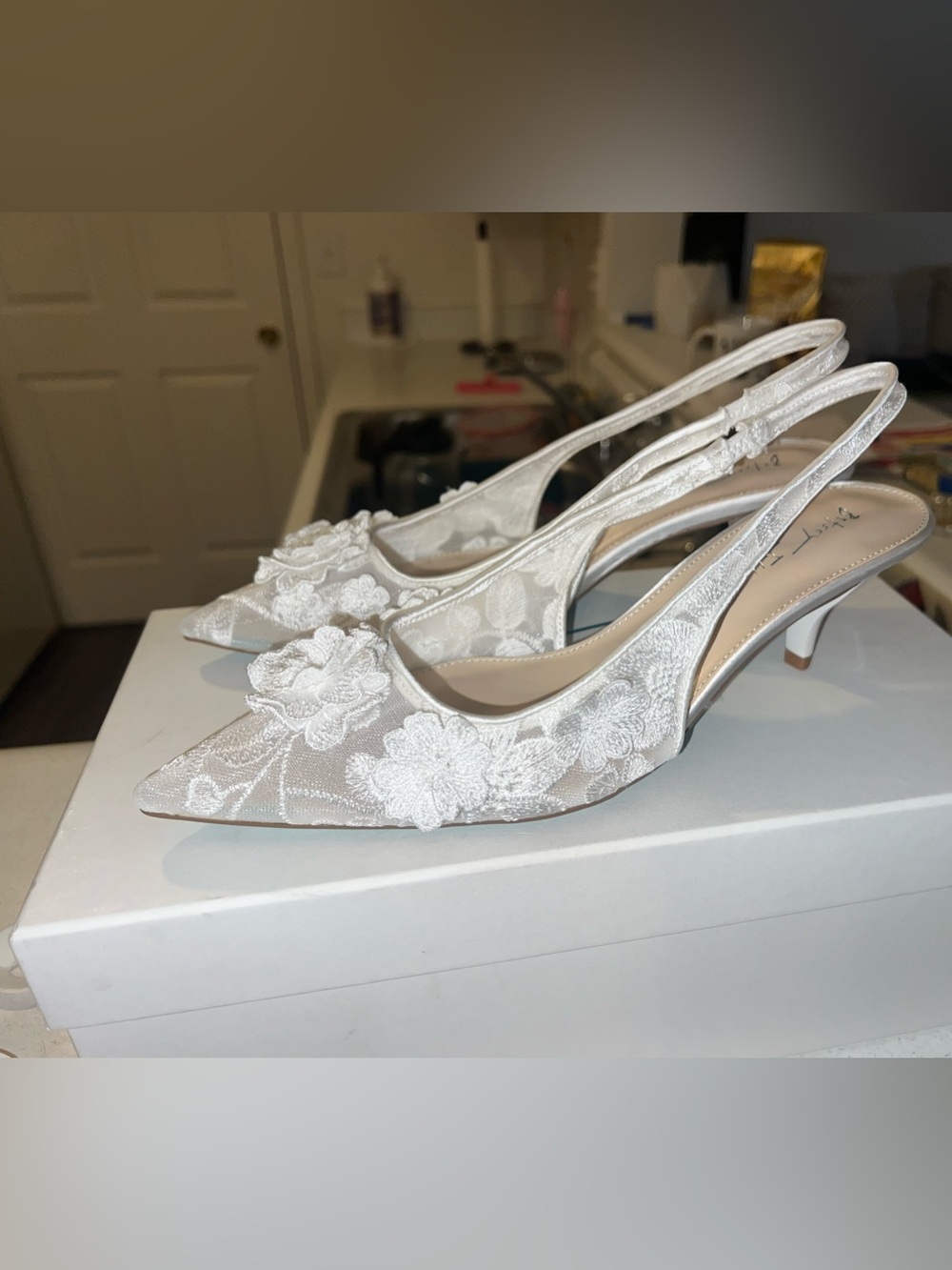 Betsey Johnson White Floral Lace Slingback Kitten Heels